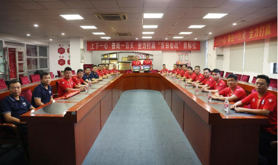 澳克士智能照明攜手光之聯(lián)足球俱樂部:跨界合作,共創(chuàng)輝煌未來